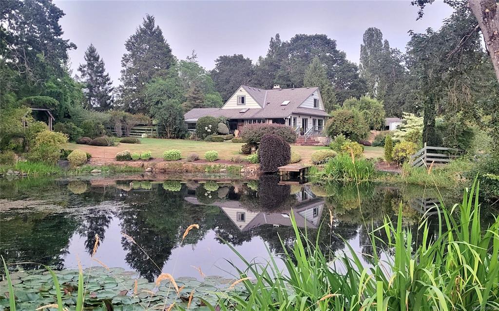 Third View of 1413 Mount Newton Cross Rd, Central Saanich, BC, V8M 1S1