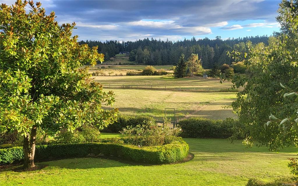 Fourth View of 1413 Mount Newton Cross Rd, Central Saanich, BC, V8M 1S1