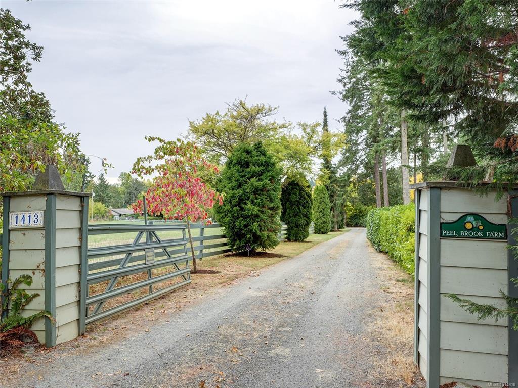 Fifth View of 1413 Mount Newton Cross Rd, Central Saanich, BC, V8M 1S1