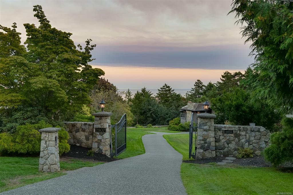 Second View of 2807 Arbutus Rd, Saanich, BC, V8N 5X6
