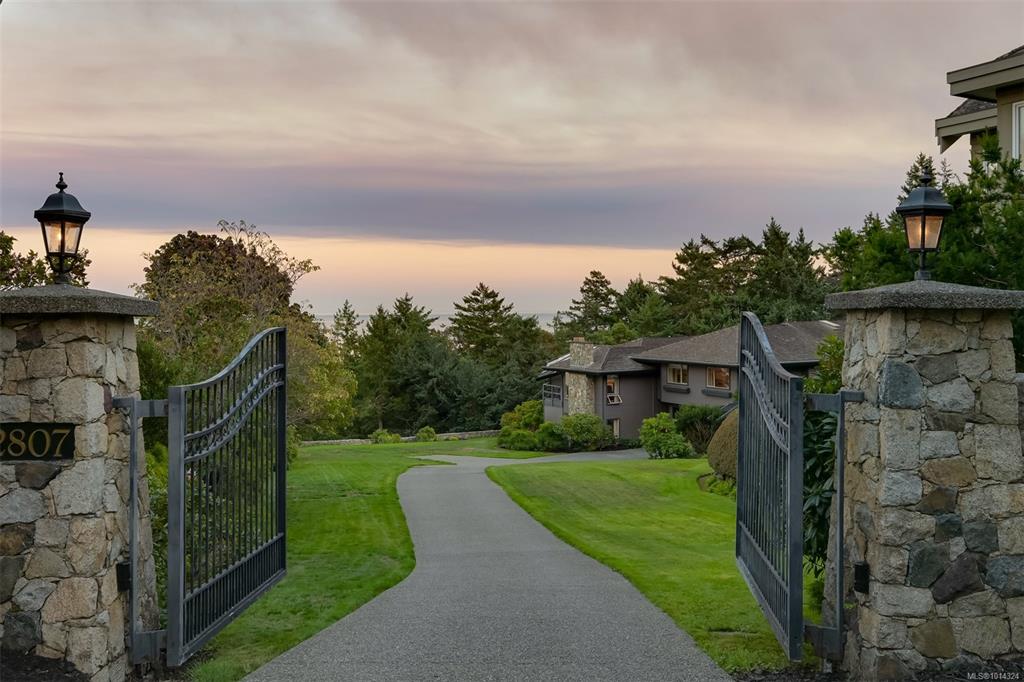 Third View of 2807 Arbutus Rd, Saanich, BC, V8N 5X6