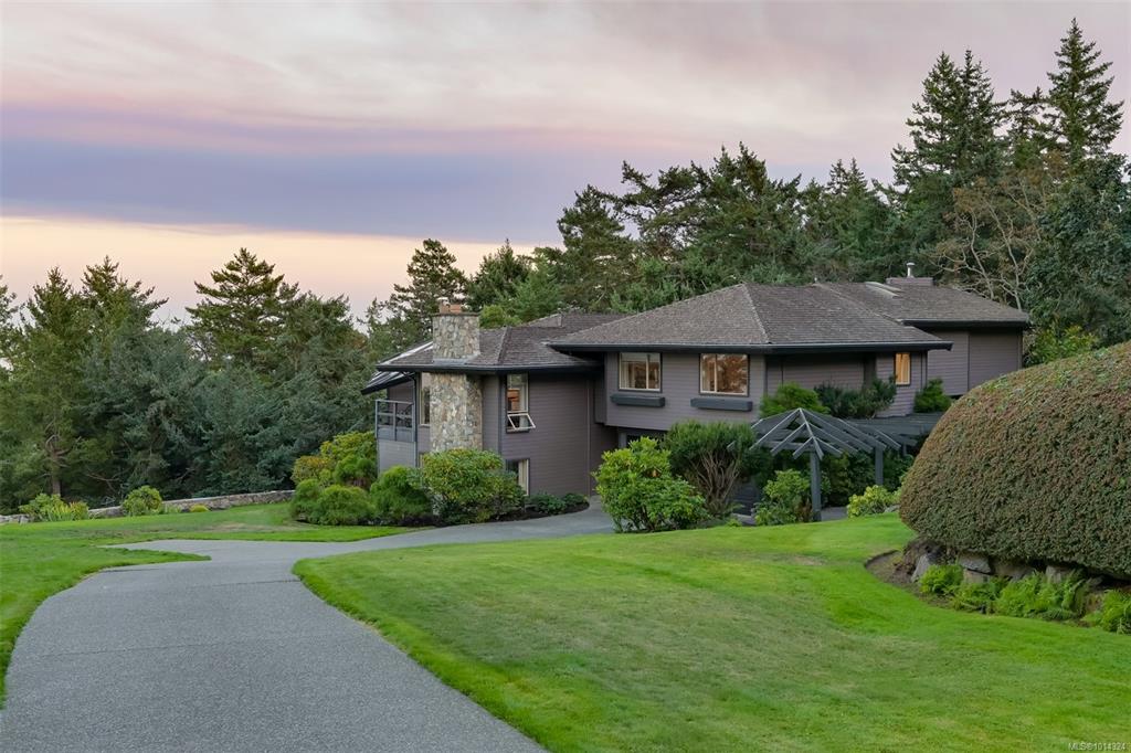 Fourth View of 2807 Arbutus Rd, Saanich, BC, V8N 5X6