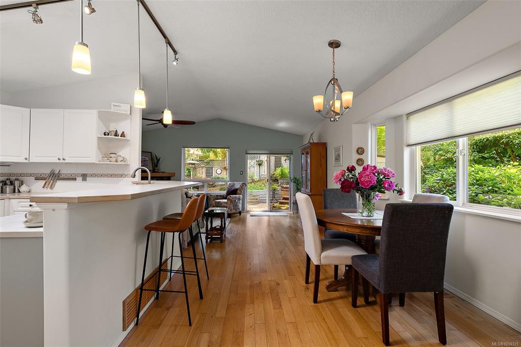 Third View of 3224 Hillwood Rd, Duncan, BC, V9L 5K8