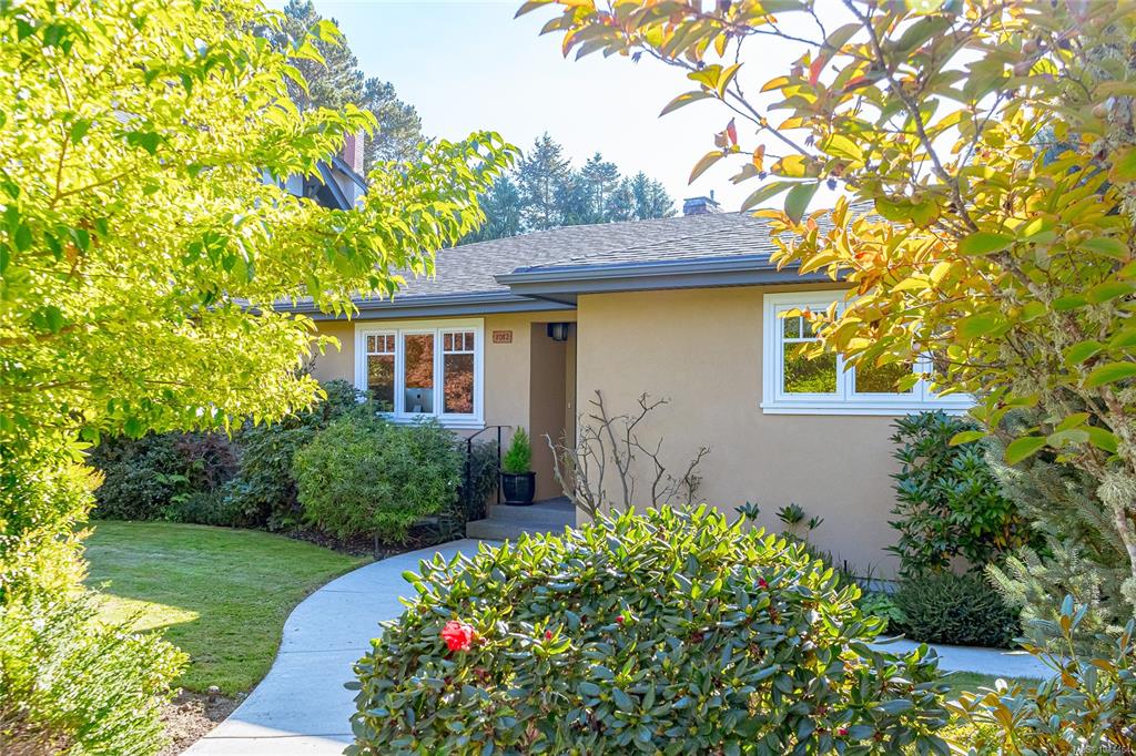 1082 Newport Ave, 1014464, BC,