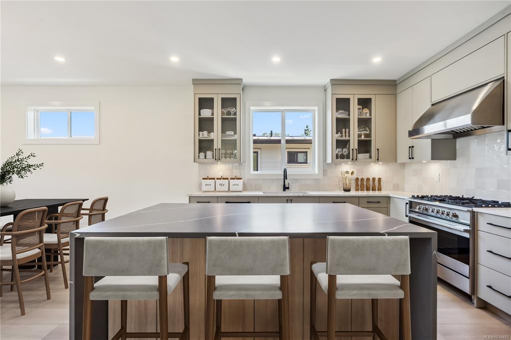 950 Tulip Ave, 1014483, BC,