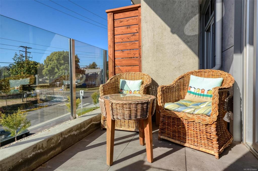 Fifth View of 916 Lyall St, Esquimalt, BC, V9A 5E6