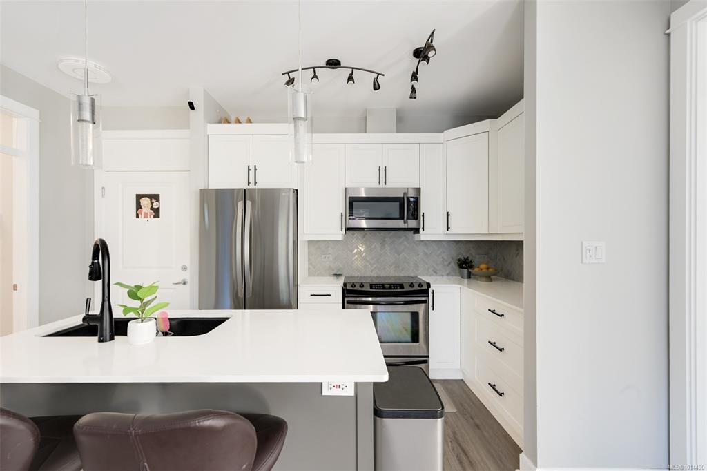 3210 Jacklin Rd, 1014490, BC,