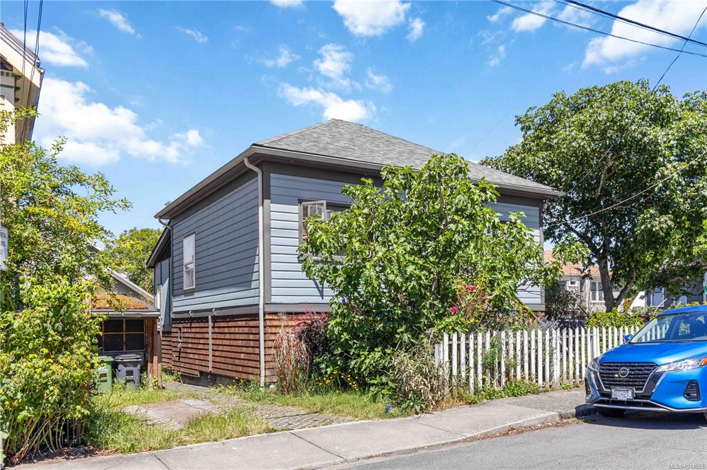 Fifth View of 1334 Pembroke St, Victoria, BC, V8R 1V4