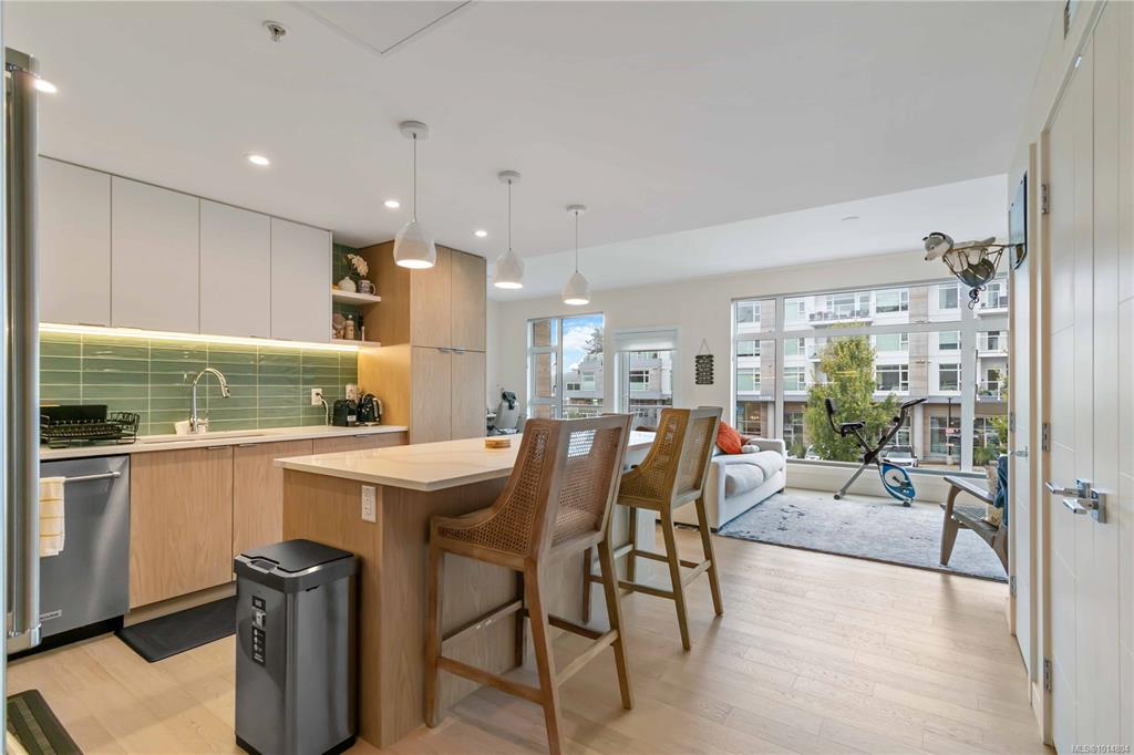 Fourth View of 5122 Cordova Bay Rd, Saanich, BC, V8Y 2K5