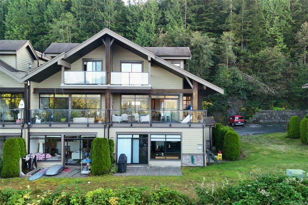 591 Pfeiffer Cres, 1014827, BC,