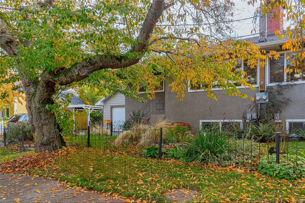 Second View of 1207 Walnut St, Victoria, BC, V8T 1N3