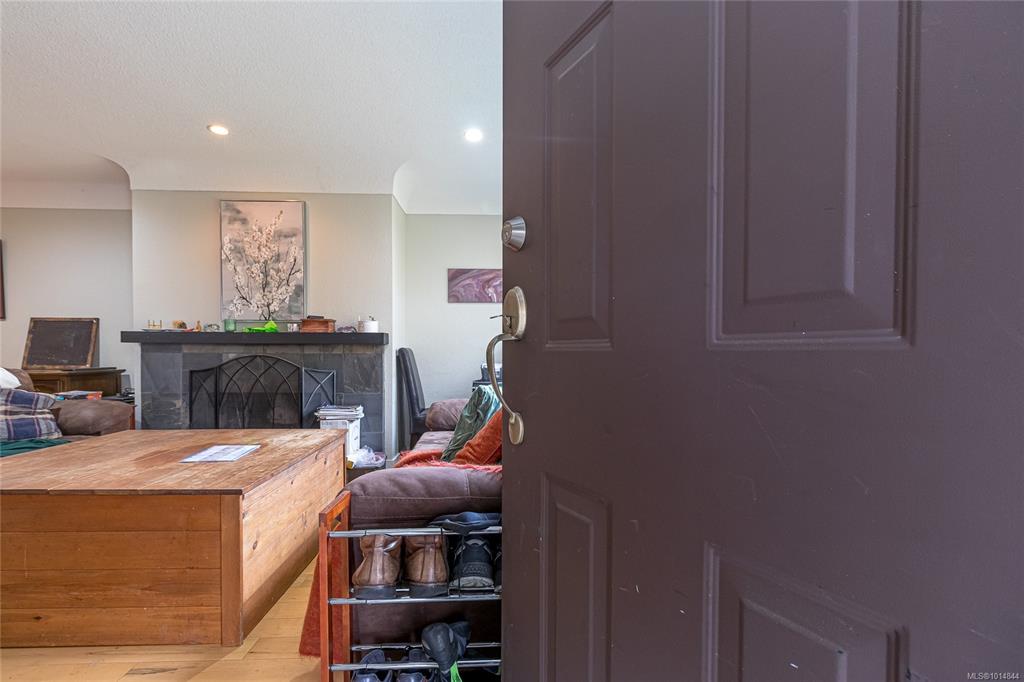 Fifth View of 1207 Walnut St, Victoria, BC, V8T 1N3