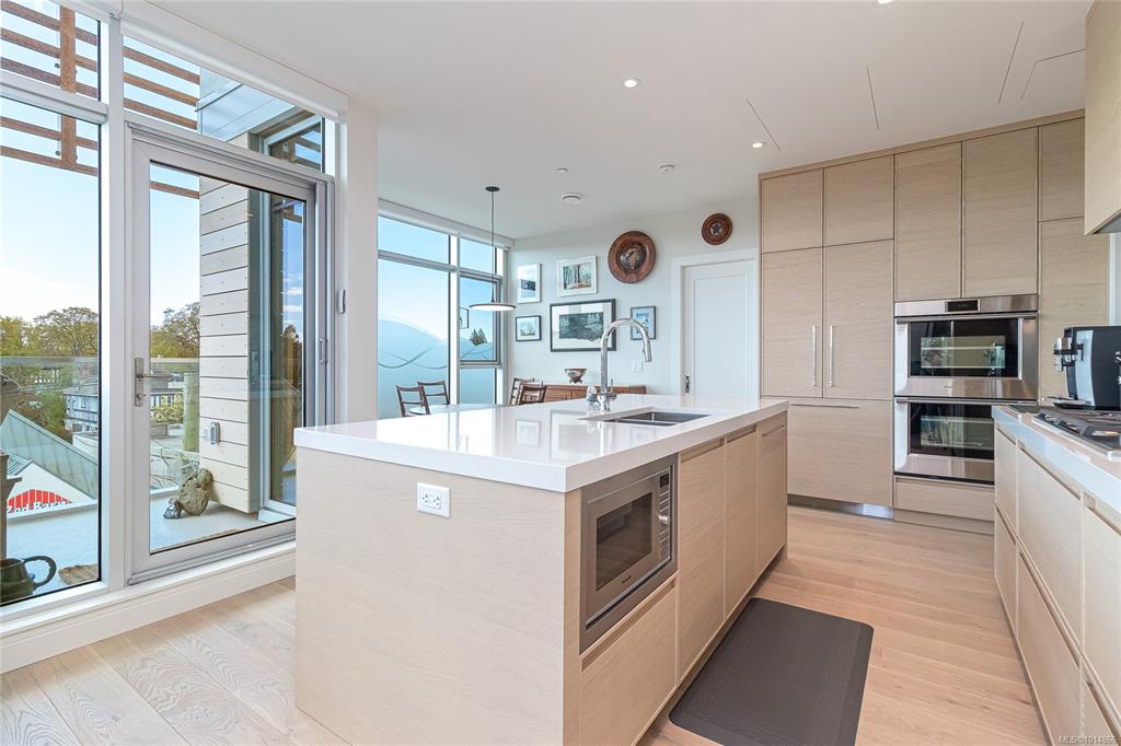 Second View of 1916 Oak Bay Ave, The Redfern, Victoria, BC, V8R 1C7