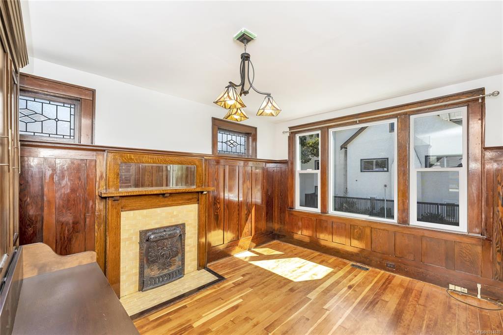 Third View of 808 Russell St, Victoria, BC, V9A 3X7