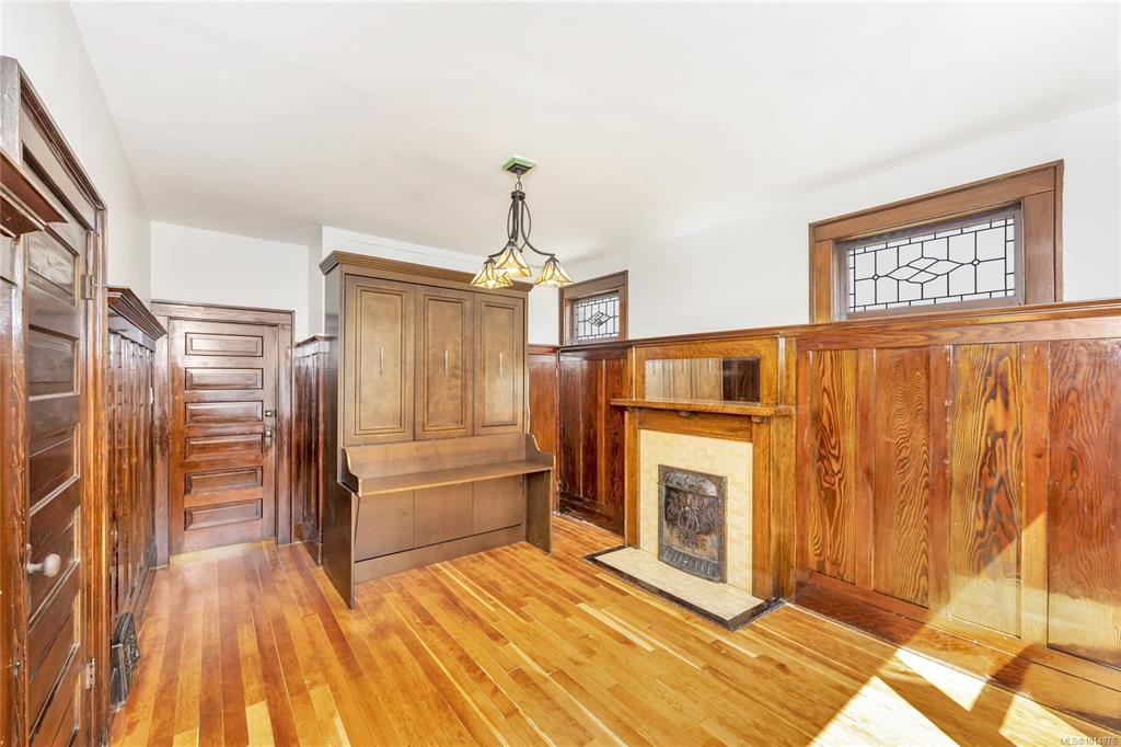 Fourth View of 808 Russell St, Victoria, BC, V9A 3X7