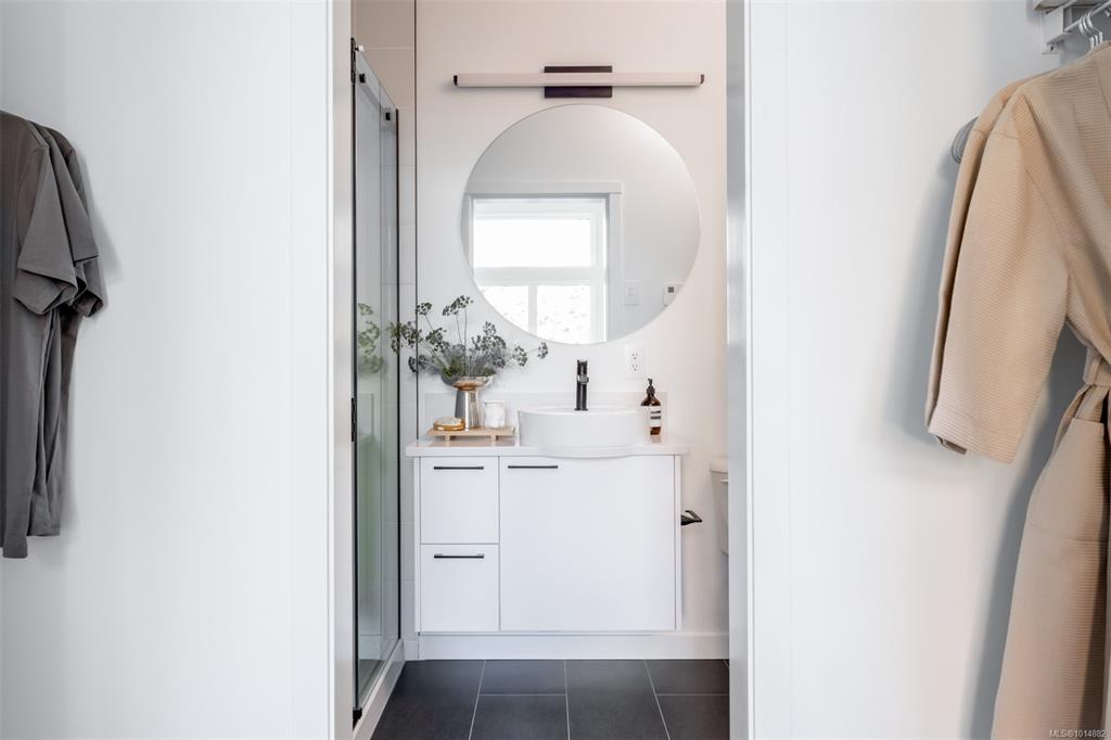 Fifth View of 1075 Tillicum Rd, Central Block, Esquimalt, BC, V9A 2A4