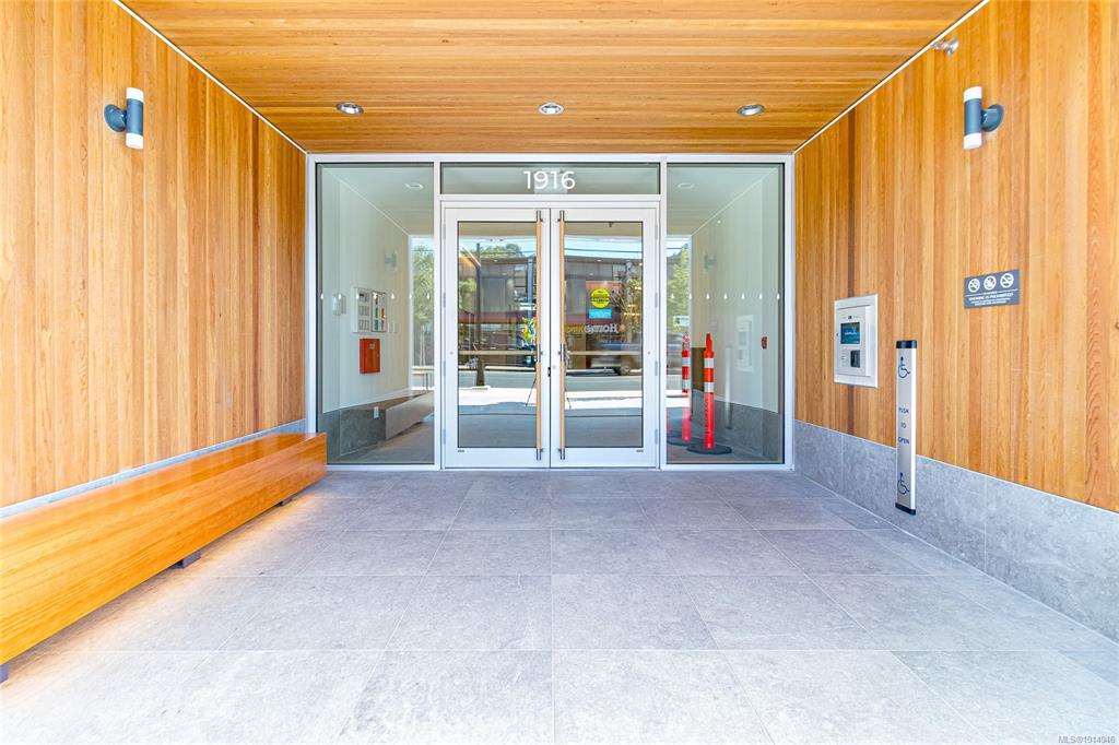 Third View of 1916 Oak Bay Ave, The Redfern, Victoria, BC, V8R 0B1