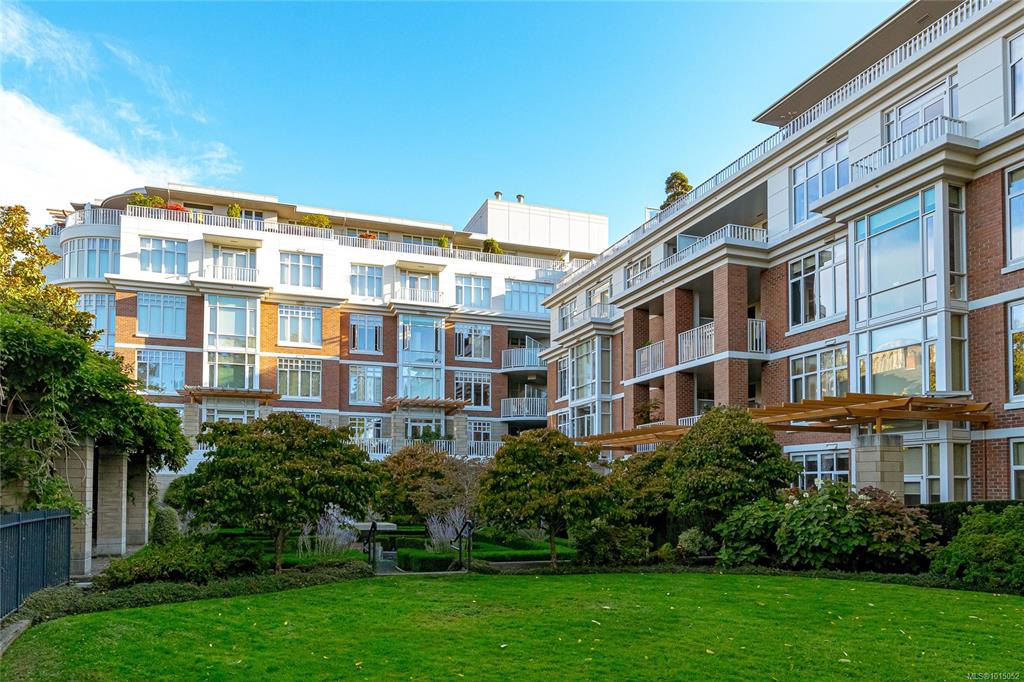 999 Burdett Ave, 1015052, BC,