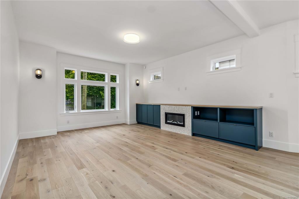 Fifth View of 1915 Fernwood Rd, Victoria, BC, V8T 2Y6