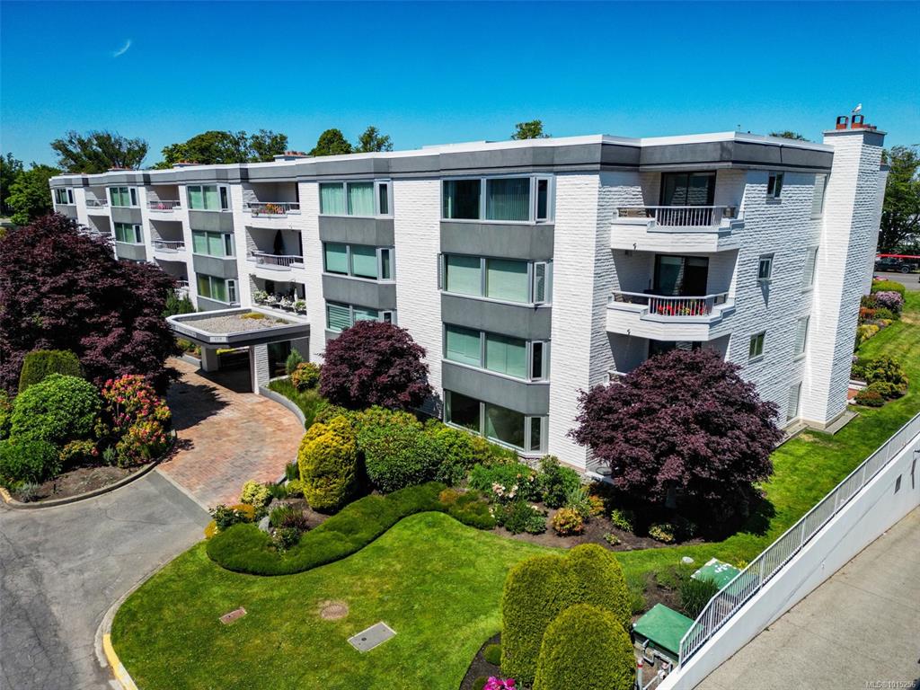 1370 Beach Dr, 1015256, BC,