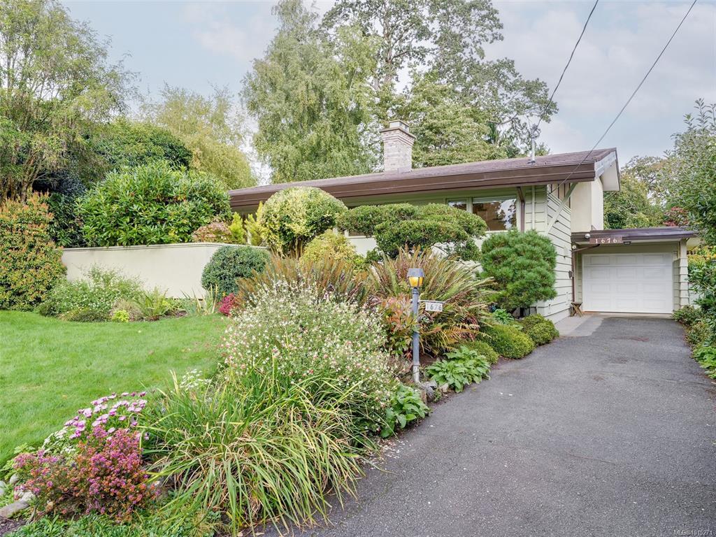 1676 St Francis Wood, 1015271, BC,