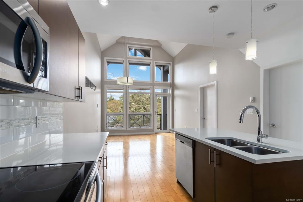 Second View of 924 Esquimalt Rd, Skyline, Esquimalt, BC, V9A 3M8