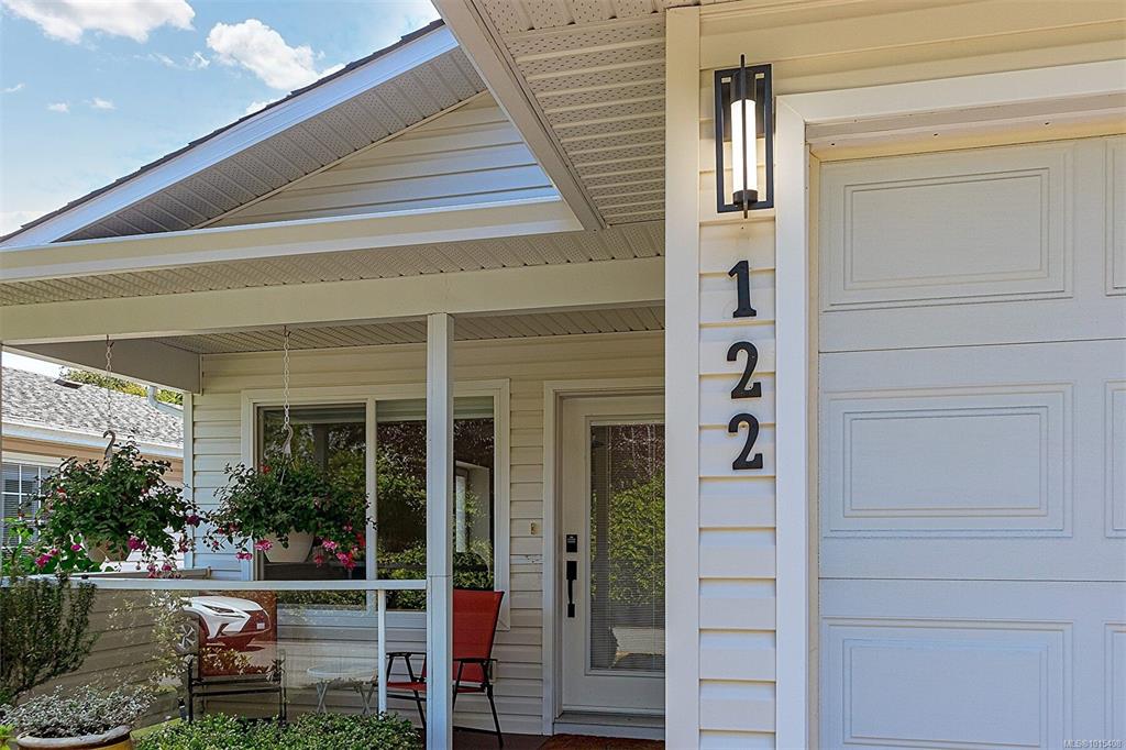 Fifth View of 122 Camas Lane, View Royal, BC, V9A 7M2