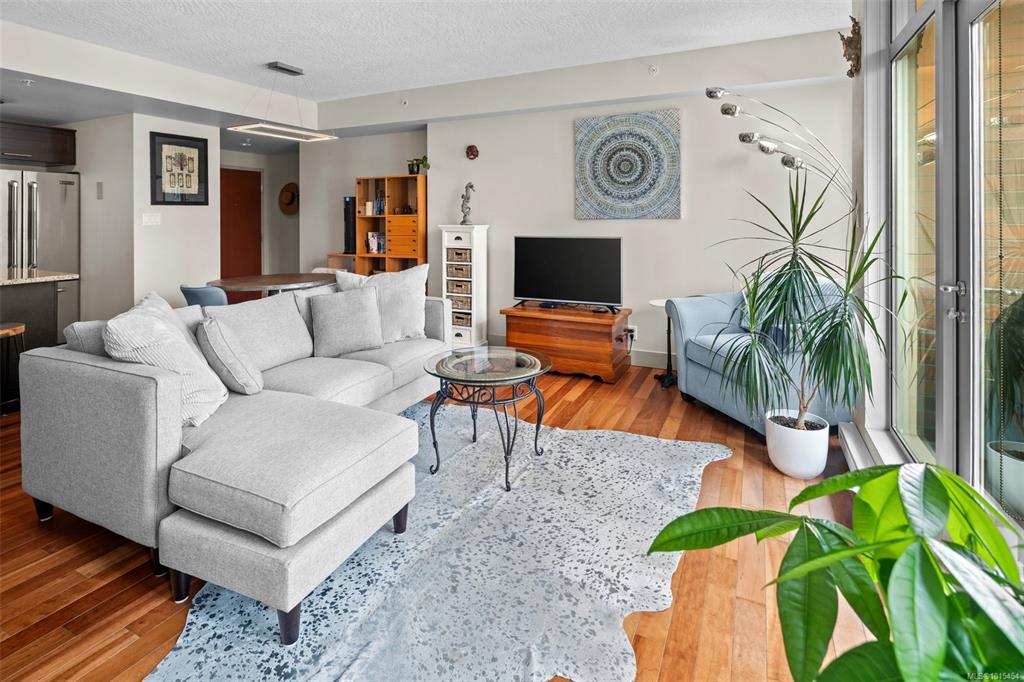 Second View of 737 Humboldt St, Victoria, BC, V8W 1B1