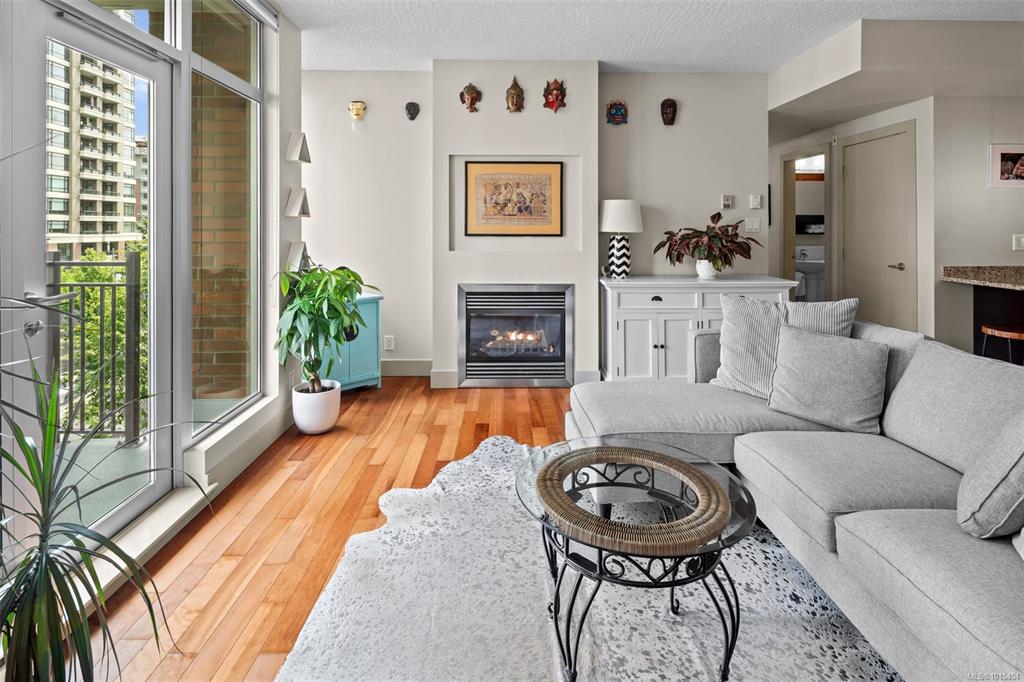 Fourth View of 737 Humboldt St, Victoria, BC, V8W 1B1