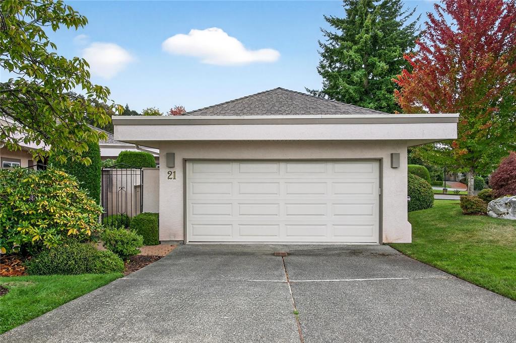 Third View of 4318 Emily Carr Dr, Foxborough Hills, Saanich, BC, V8X 5E7