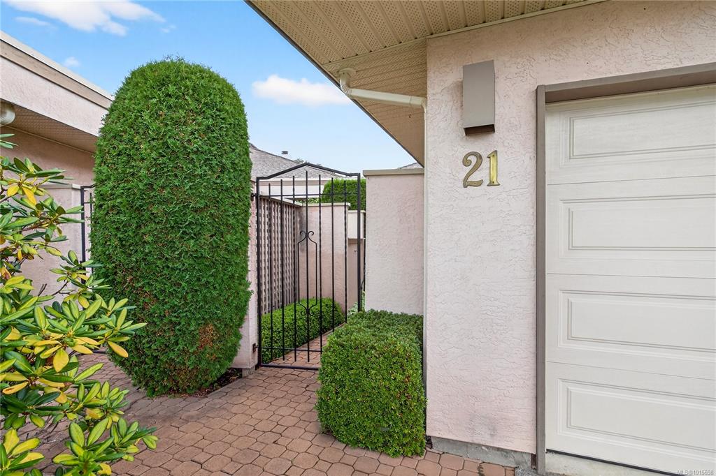 Fourth View of 4318 Emily Carr Dr, Foxborough Hills, Saanich, BC, V8X 5E7