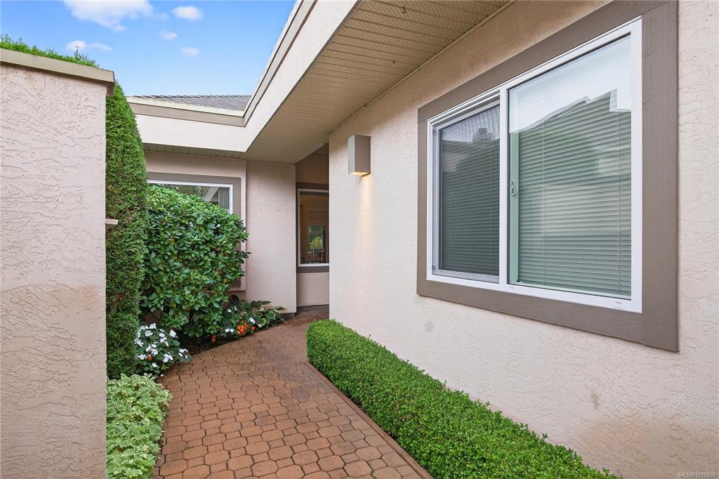 Fifth View of 4318 Emily Carr Dr, Foxborough Hills, Saanich, BC, V8X 5E7