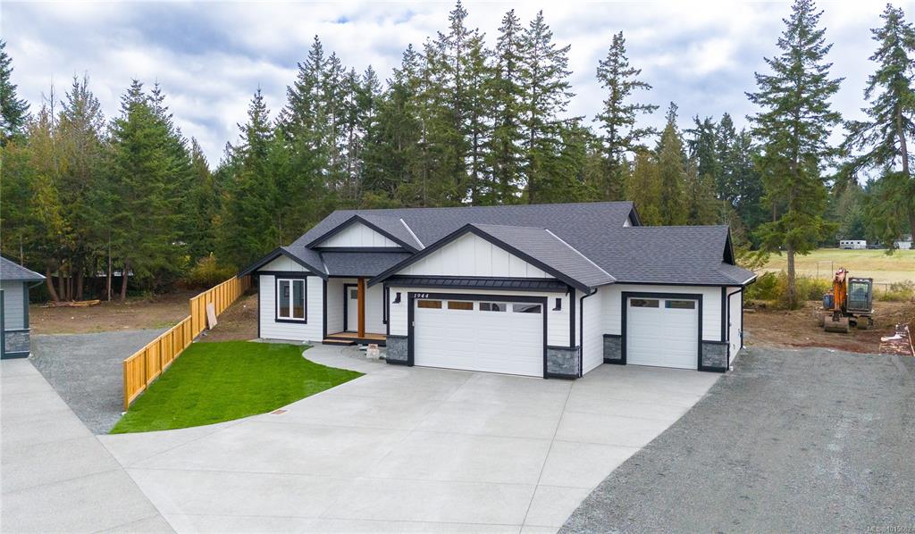 1944 Woobank Rd, 1015682, BC,