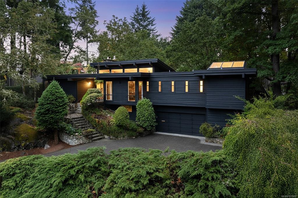 Third View of 4464 Sunnywood Pl, Saanich, BC, V8X 4N4
