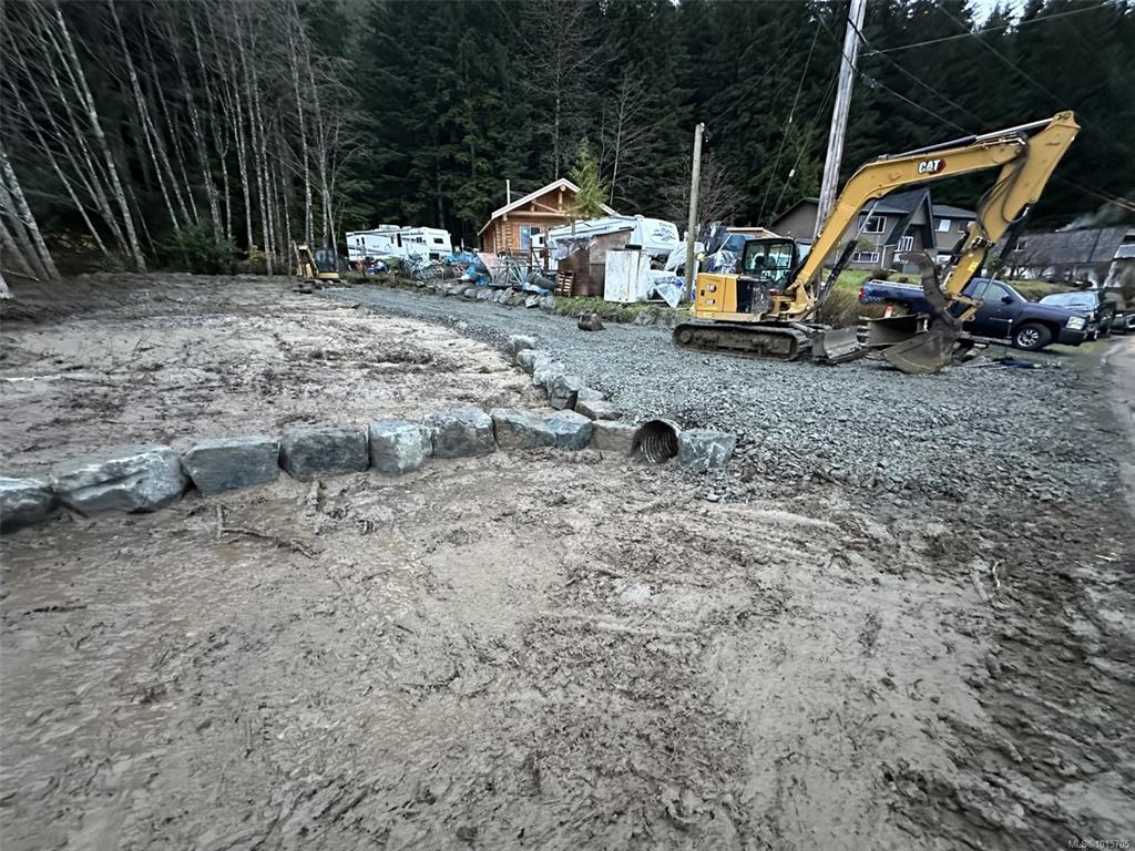 Fourth View of 400 Macmillan Dr, Sayward, BC, V0P 1R0