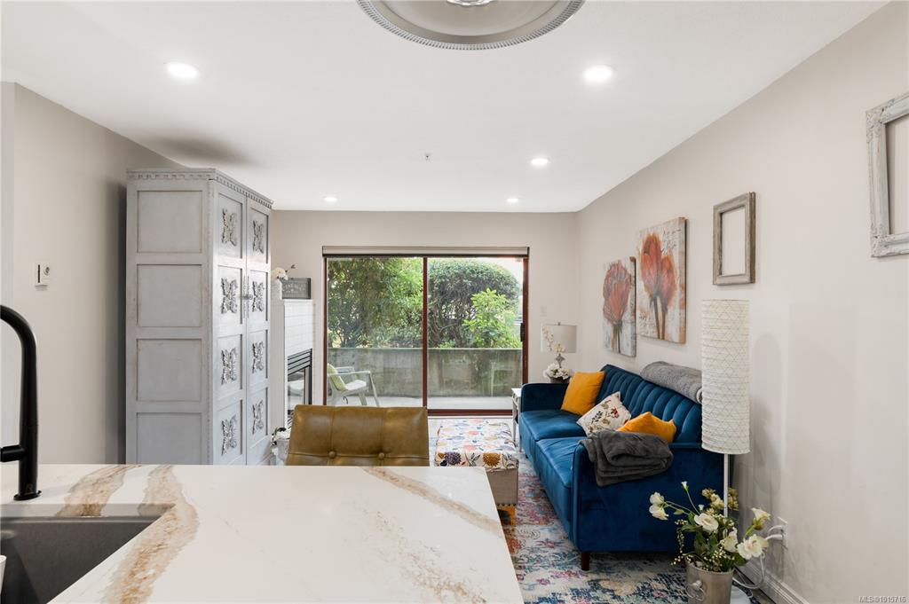 Fifth View of 873 Esquimalt Rd, Esquimalt, BC, V9A 3M5