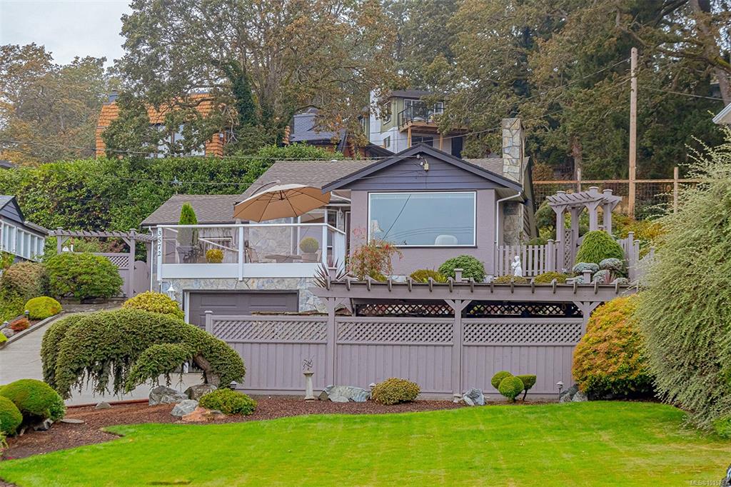 3572 Cedar Hill Rd, 1015787, BC,