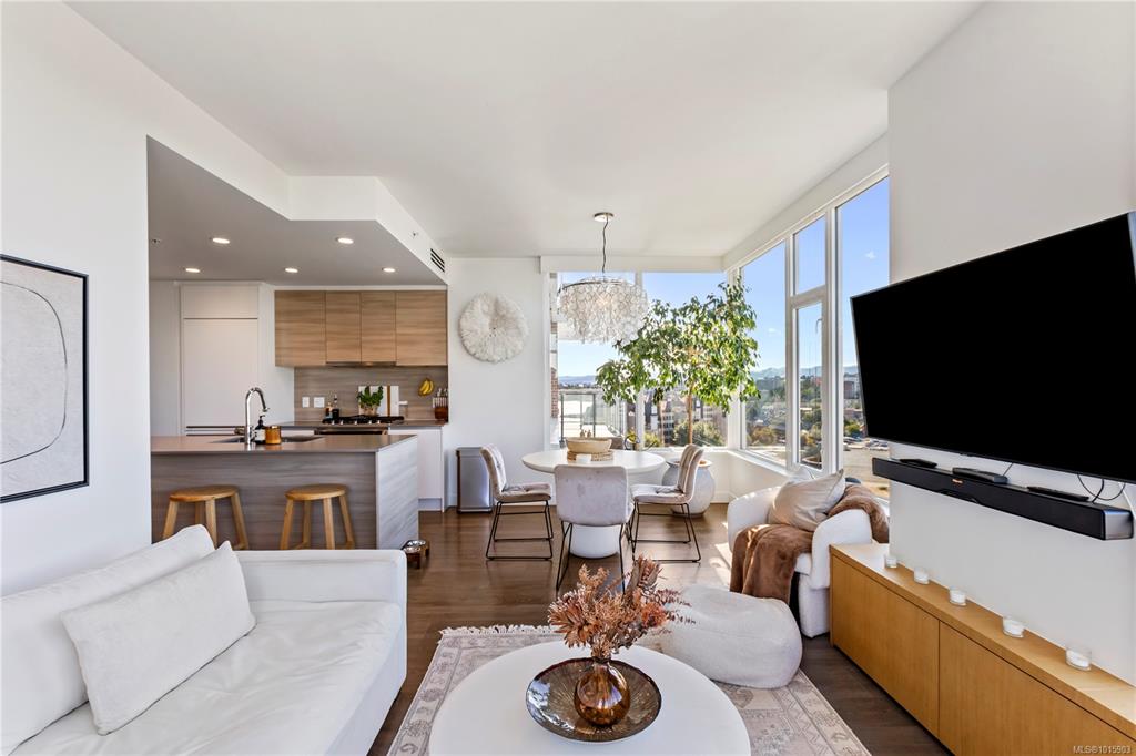 Fourth View of 60 Saghalie Rd, Victoria, BC, V9A 0H1