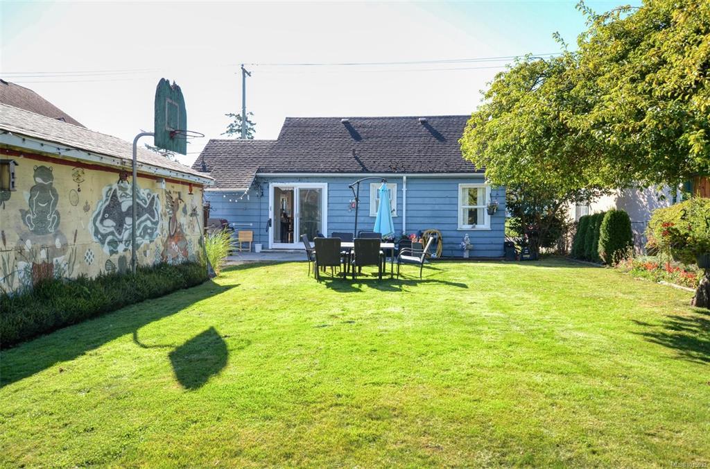 Fourth View of 1006 Lyall St, Esquimalt, BC, V9A 5E9