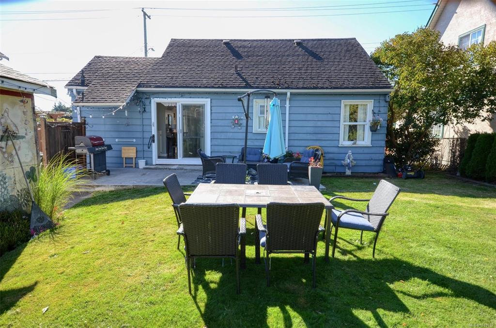 Fifth View of 1006 Lyall St, Esquimalt, BC, V9A 5E9