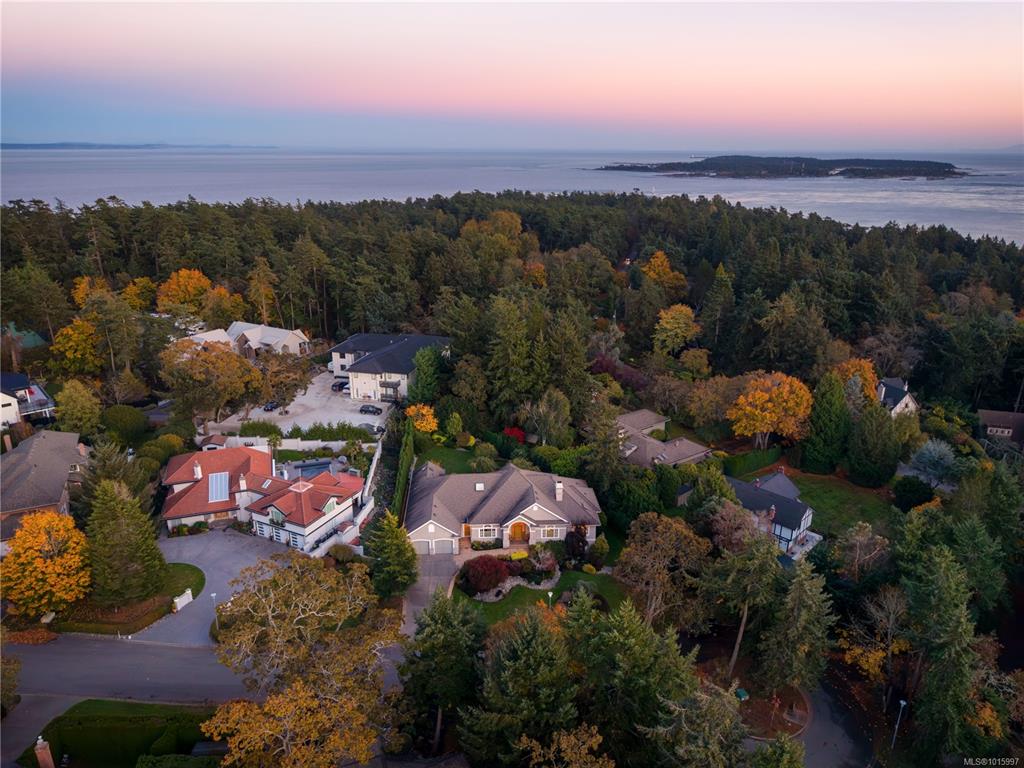 Third View of 3721 Arbutus Ridge, Saanich, BC, V8N 6B3