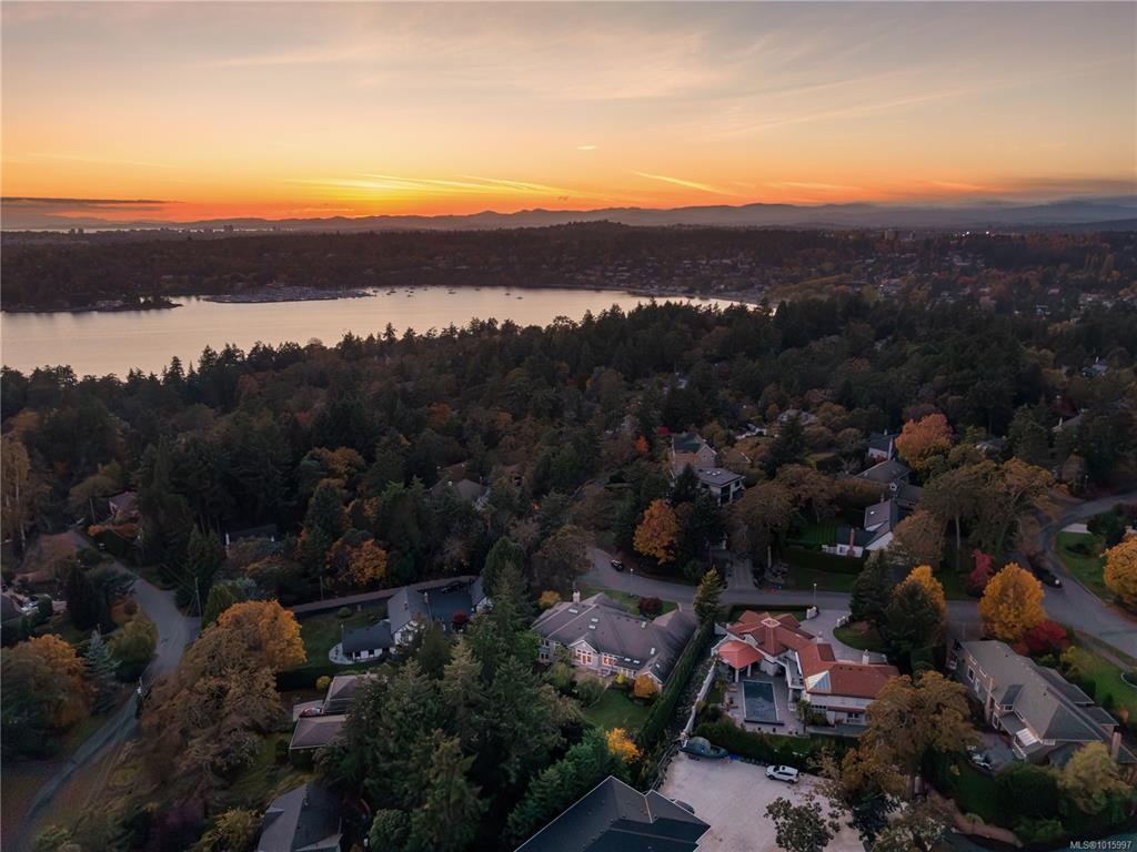 Fifth View of 3721 Arbutus Ridge, Saanich, BC, V8N 6B3