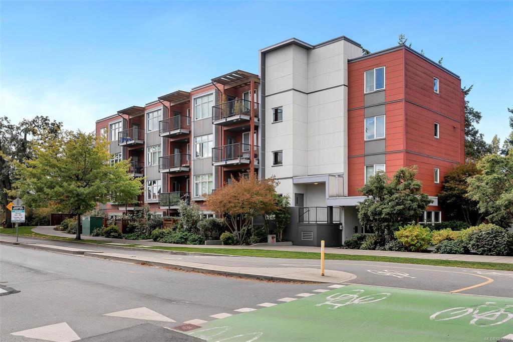 Second View of 4030 Borden St, Saanich, BC, V8X 2E9