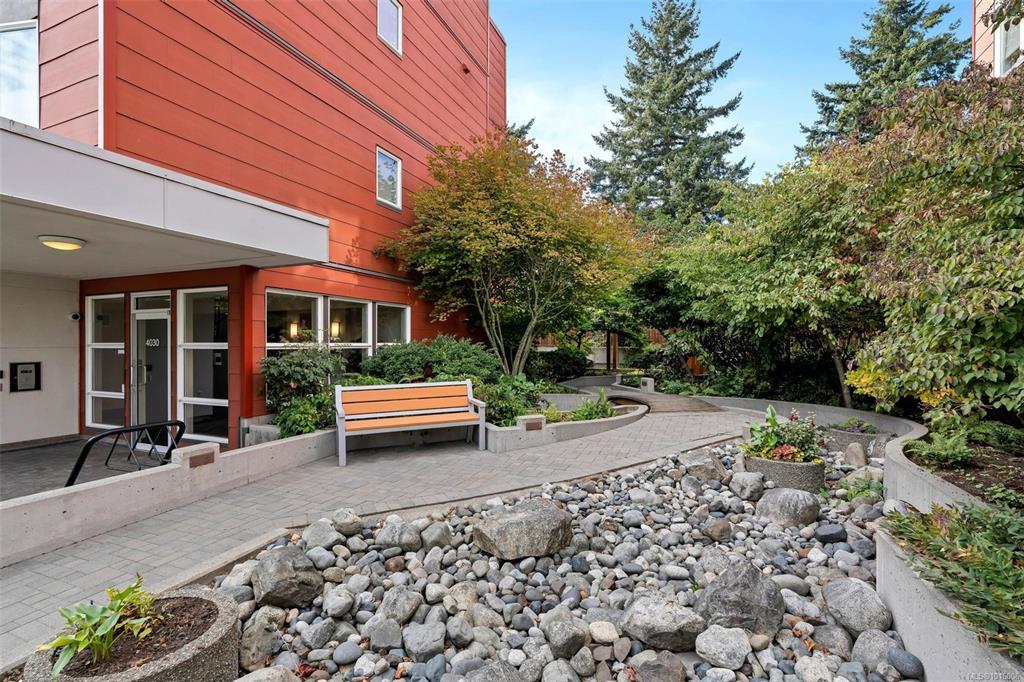 Third View of 4030 Borden St, Saanich, BC, V8X 2E9