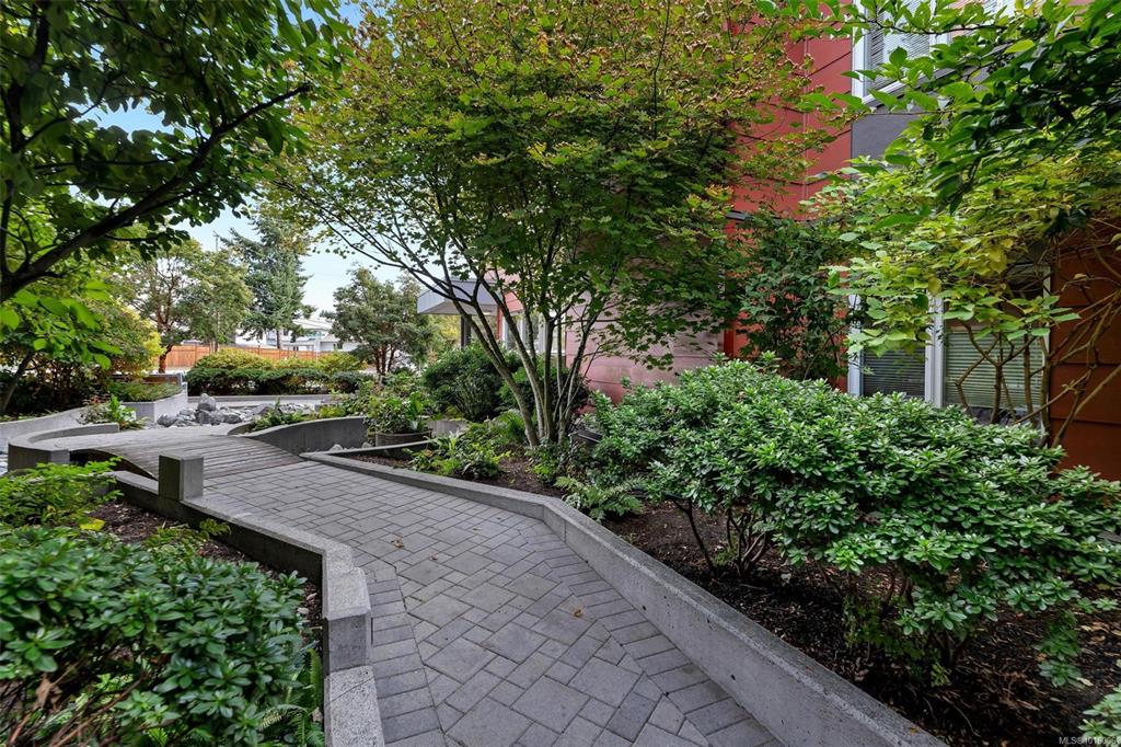 Fourth View of 4030 Borden St, Saanich, BC, V8X 2E9