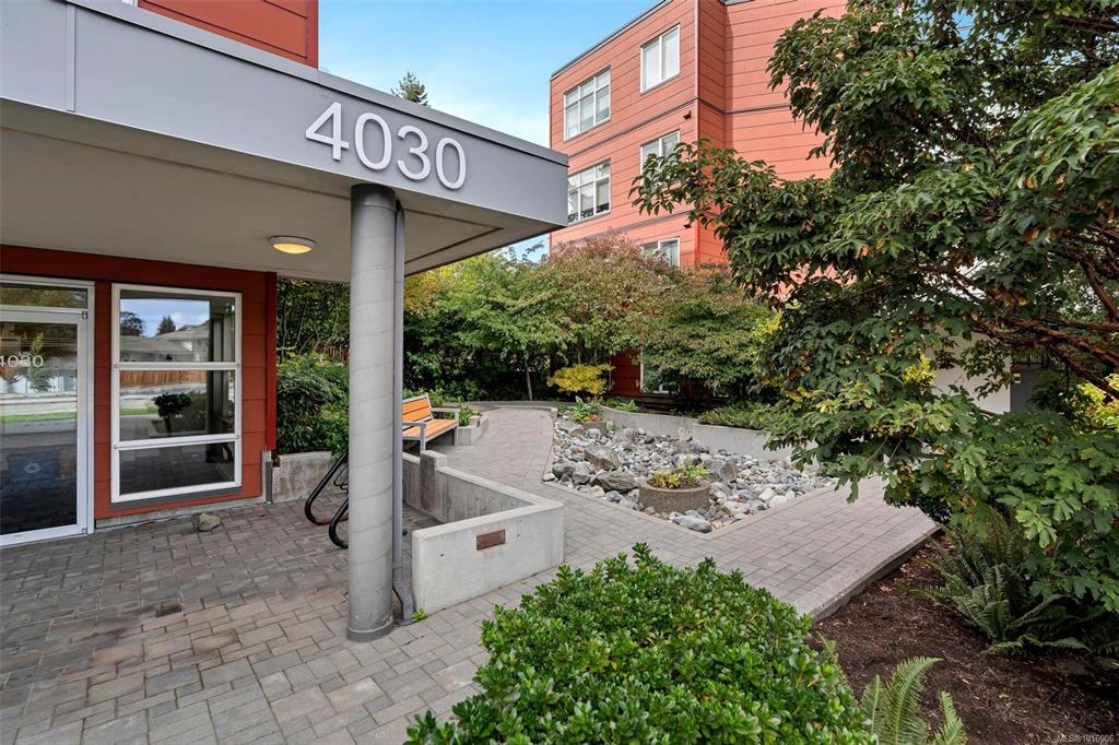 Fifth View of 4030 Borden St, Saanich, BC, V8X 2E9