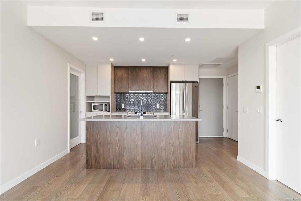 881 Short St, 1016036, BC,