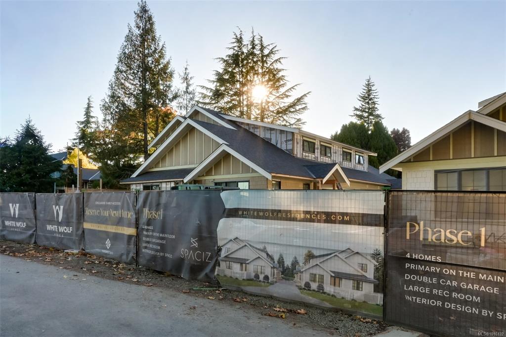 Fifth View of 5032 Wesley Rd, Saanich, BC, V8Y 1Z4