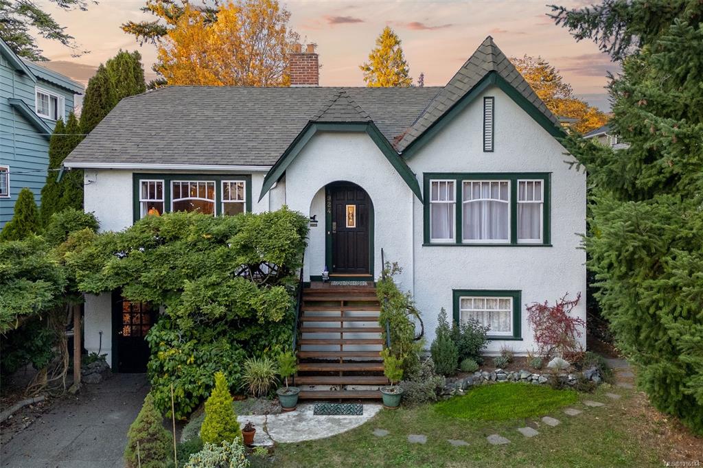 Second View of 1924 Forrester St, Saanich, BC, V8R 3H1