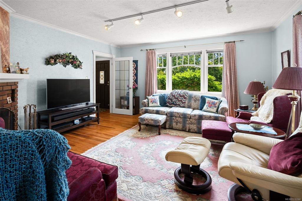 Fourth View of 1924 Forrester St, Saanich, BC, V8R 3H1